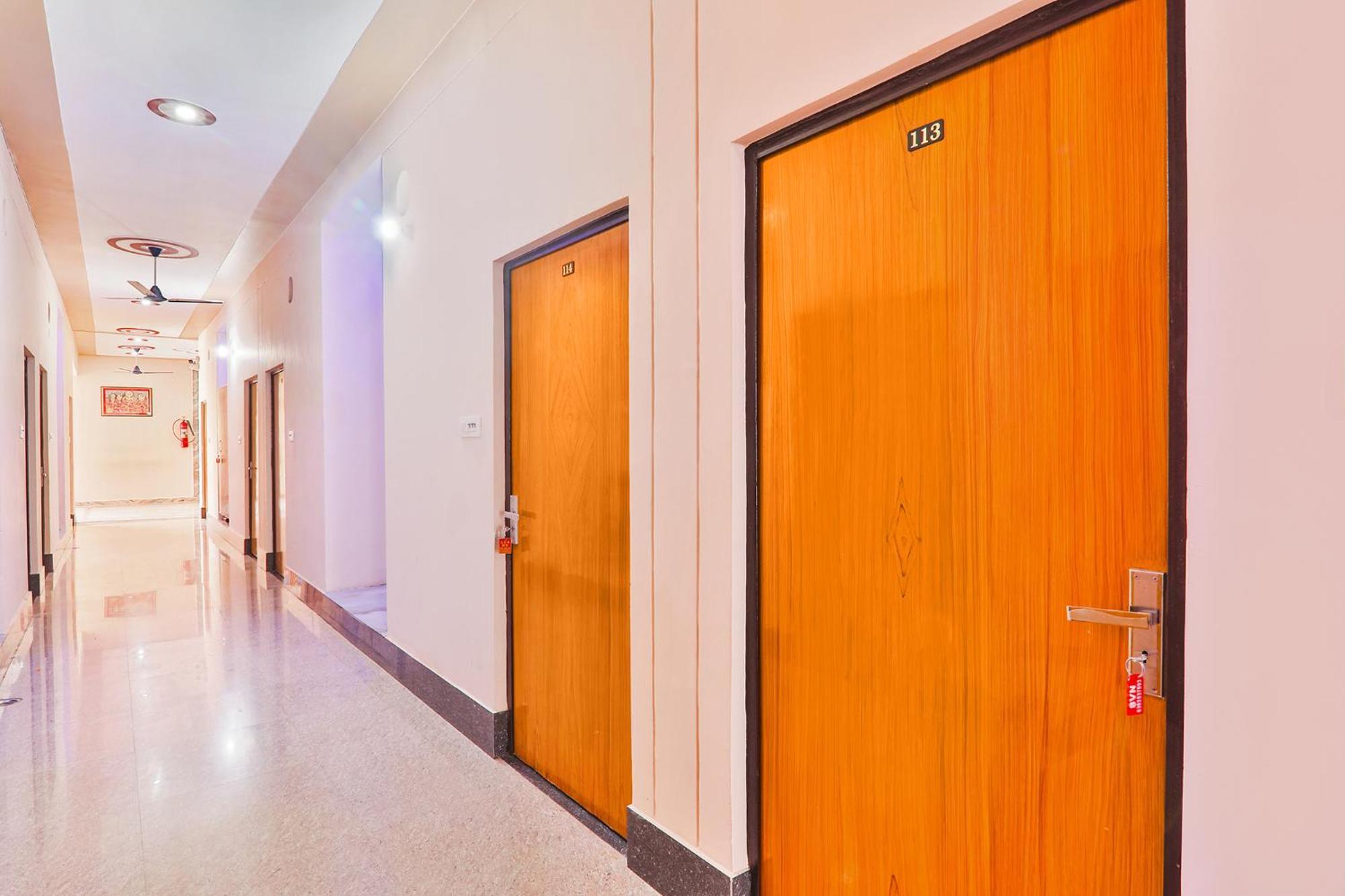 Fabhotel Shree Venkatesh Nileyam Ayodhya Exterior photo