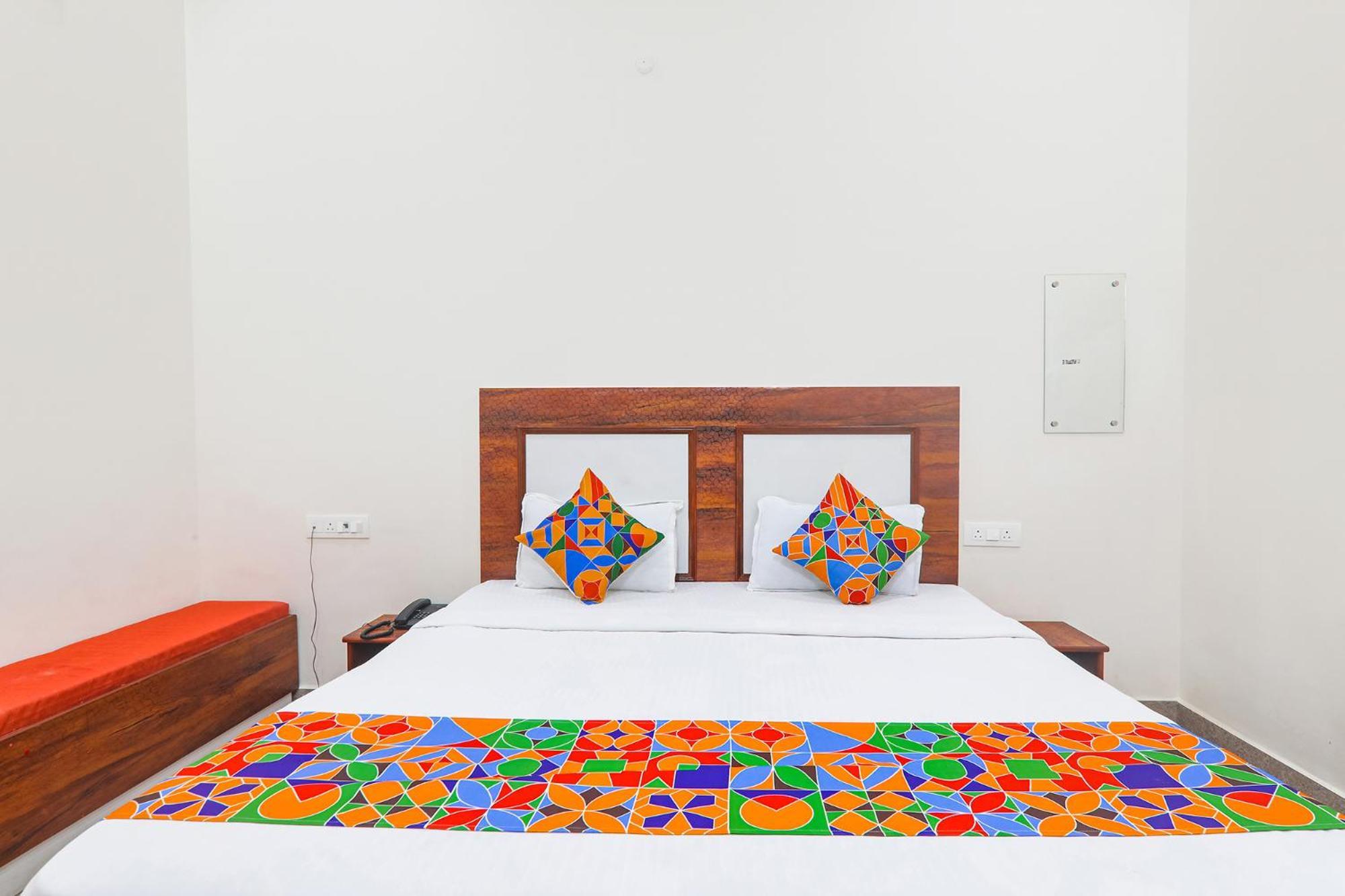 Fabhotel Shree Venkatesh Nileyam Ayodhya Exterior photo